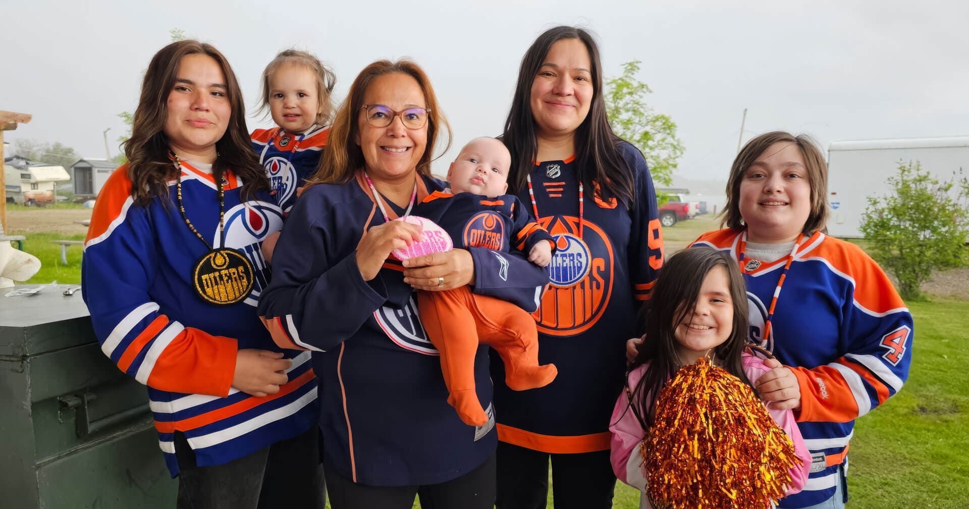 Tammy Cook Searson with her children and grandchildren all decked out in oiler gear Tammy Cook Searson with her children and grandchildren all decked out in oiler gear