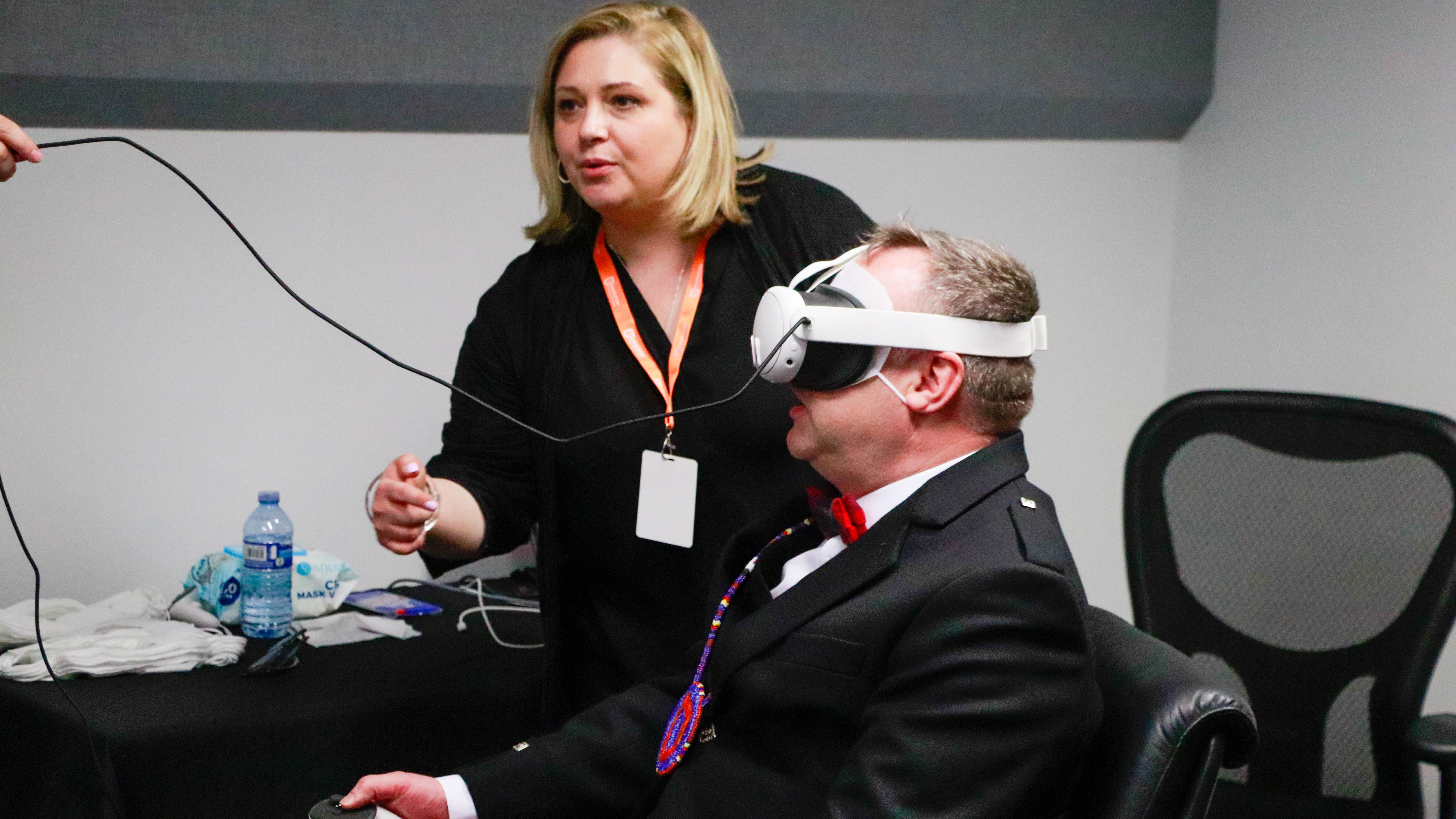 Architecture professor Veronica Madonna helps AU President Dr. Alex Clark try out the virtual-reality equipment.
